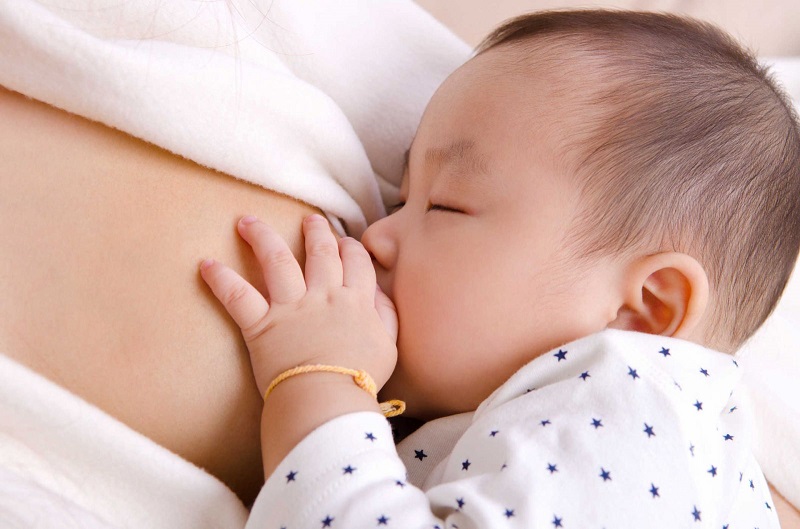 Chăm sóc trẻ sơ sinh 1 tháng tuổi