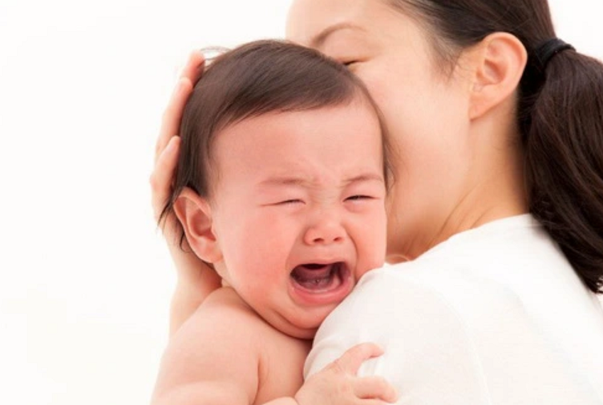 Trẻ khóc dạ đề và dấu hiệu 5 bệnh nguy hiểm ở trẻ sơ sinh