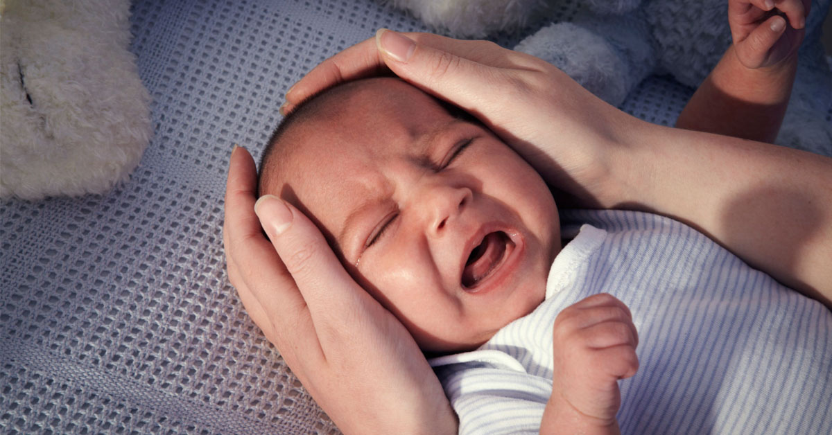 Vì sao bé hay khóc đêm? Nguyên nhân trẻ hay giật mình khóc đêm và cách giải quyết
