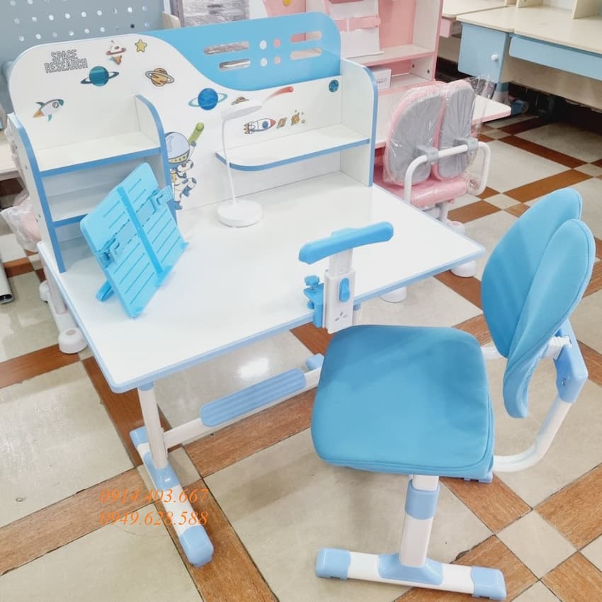 Bàn học chống gù UM2505 kèm ghế 4 Bàn học chống gù UM2505 kèm ghế cho bé vào lớp 1, tiểu học, cấp 2